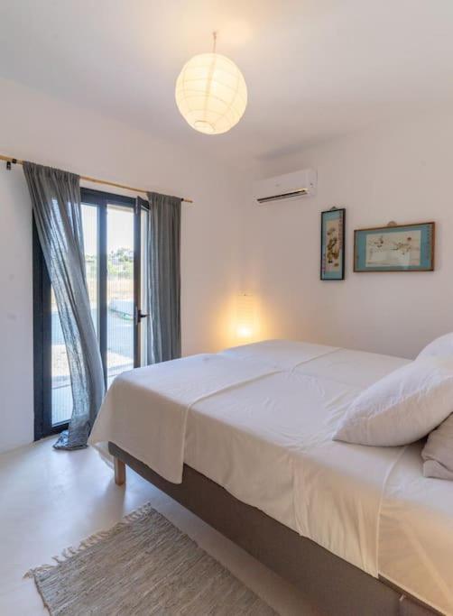 Villa Louloudia Stylish Luxury Villa With Private Pool ピツイディア エクステリア 写真