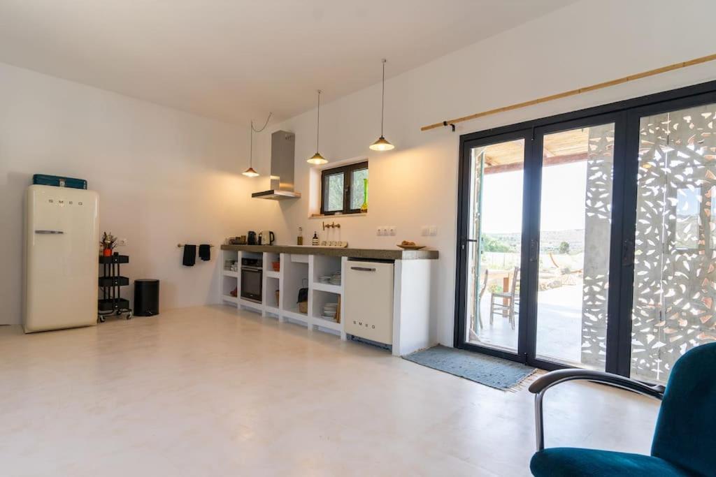 Villa Louloudia Stylish Luxury Villa With Private Pool ピツイディア エクステリア 写真