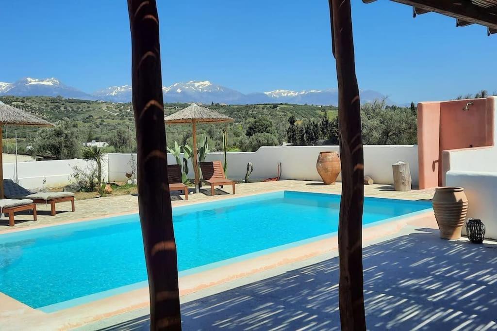Villa Louloudia Stylish Luxury Villa With Private Pool ピツイディア エクステリア 写真